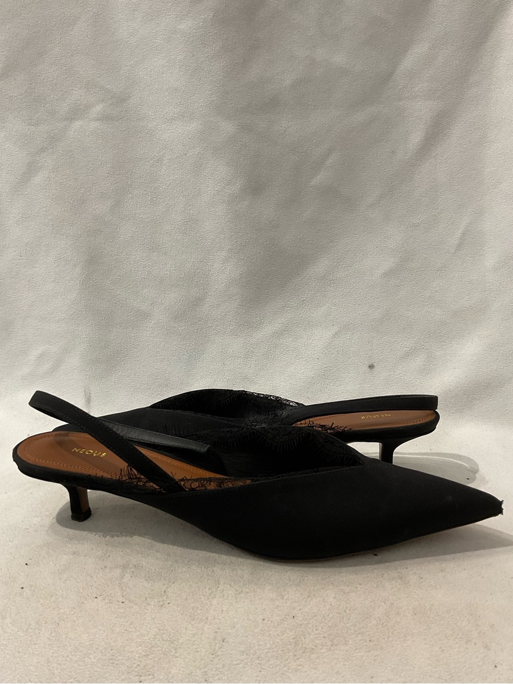 Neous Pumps